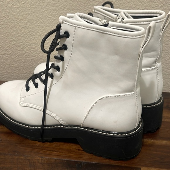 Madden Girl White combat lace up chunky boots size 8.5 - Picture 8 of 11